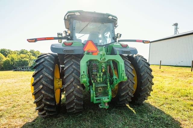Image of John Deere 8R 410 equipment image 4