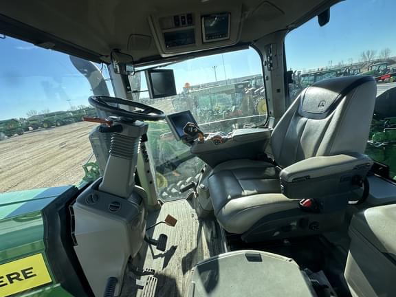 Image of John Deere 8RT 370 equipment image 3