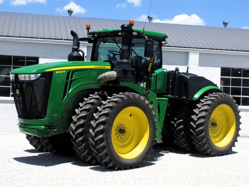 300 - 424 HP Tractors image