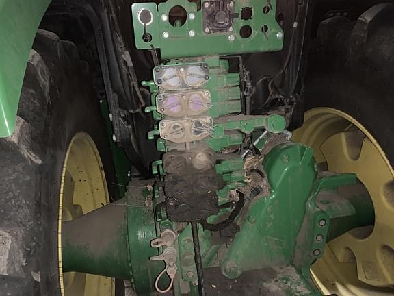 Image of John Deere 9420R equipment image 4