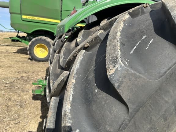 Image of John Deere 9520R equipment image 4