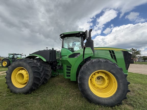 2021 John Deere 9520R Equipment Image0