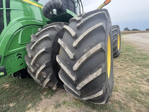 Image of John Deere 9520R equipment image 2