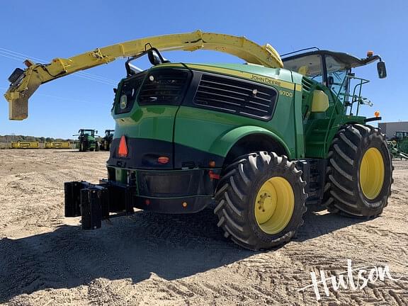 Image of John Deere 9700 equipment image 1