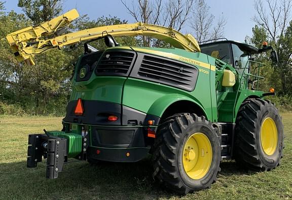 Image of John Deere 9700 equipment image 2