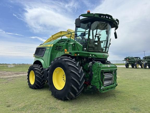 Image of John Deere 9700 equipment image 1