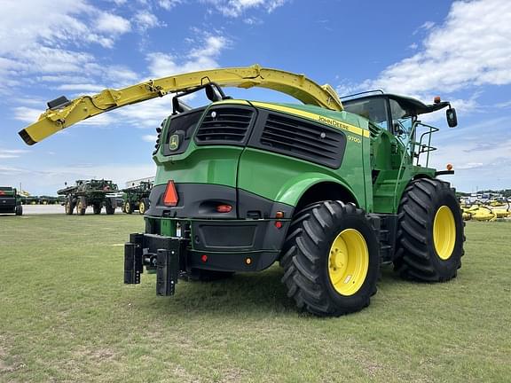 Image of John Deere 9700 equipment image 2