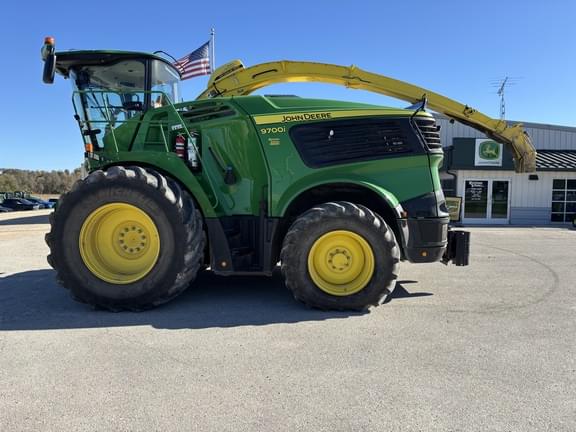 Image of John Deere 9700 equipment image 2