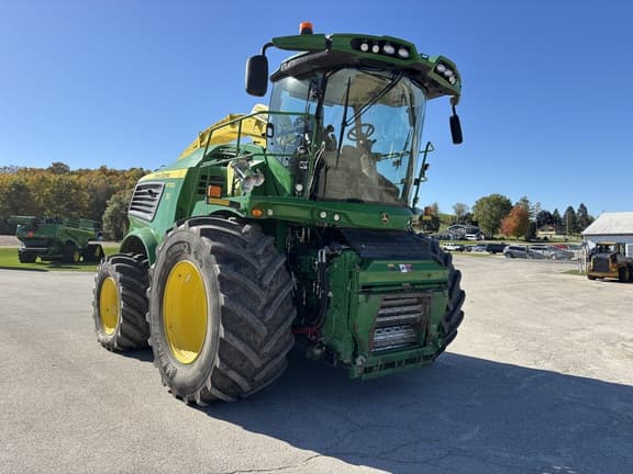 Image of John Deere 9700 equipment image 1