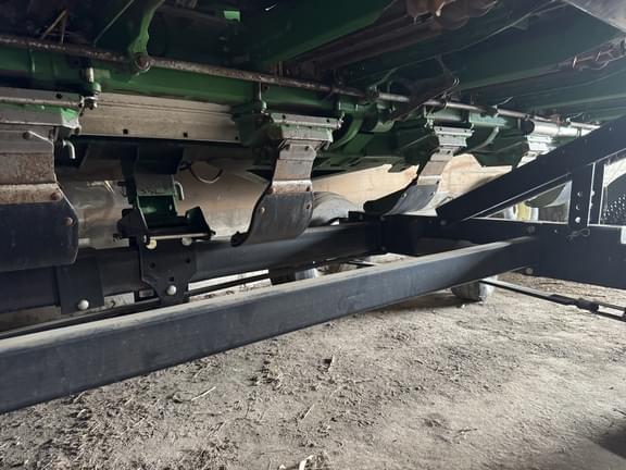 Image of John Deere C12F equipment image 4