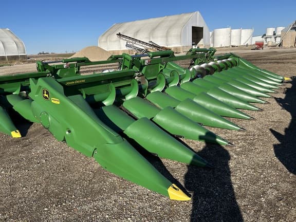 Image of John Deere C12F equipment image 2