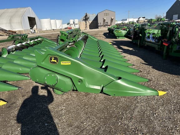 Image of John Deere C12F equipment image 3