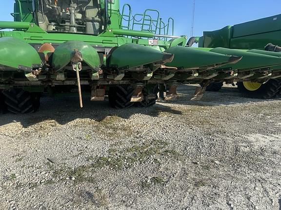 Image of John Deere C12F equipment image 3