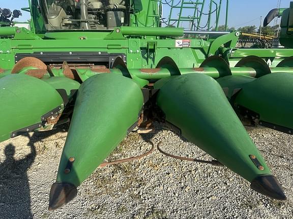 Image of John Deere C12F equipment image 4