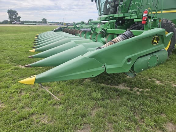 Image of John Deere C12F equipment image 1