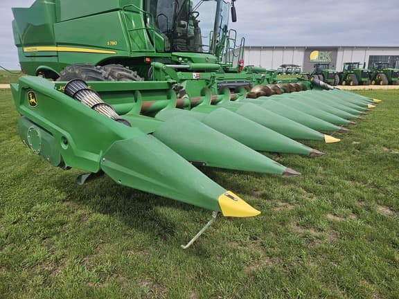 Image of John Deere C12F equipment image 2