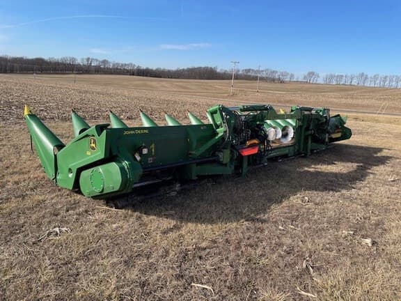 Image of John Deere C12F equipment image 4