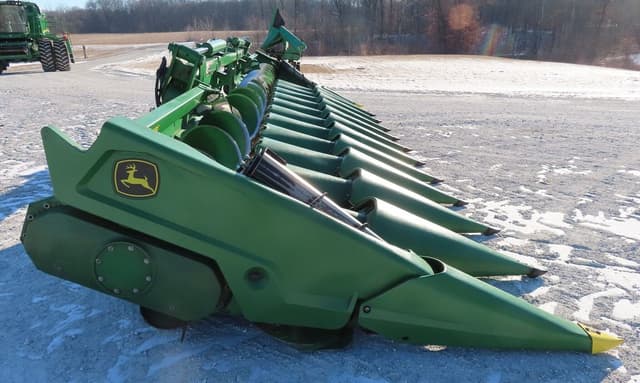 Image of John Deere C12F equipment image 4