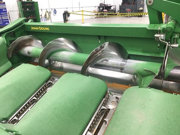 Image of John Deere C12F equipment image 4