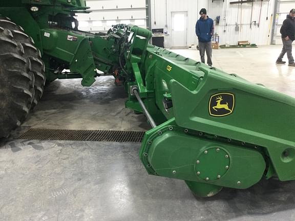 Image of John Deere C12F equipment image 3