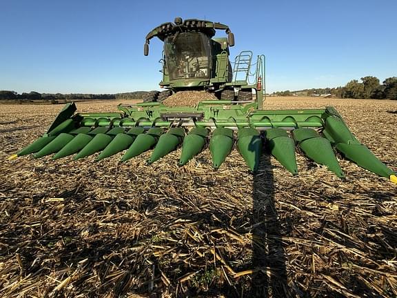 Image of John Deere C12F equipment image 2