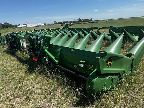 Image of John Deere C12F equipment image 3