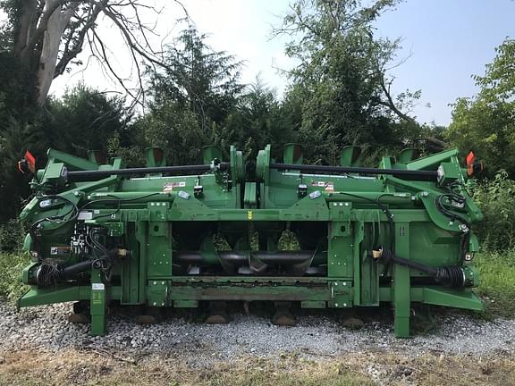 Image of John Deere C12F equipment image 3