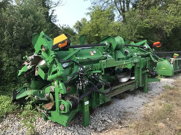 Image of John Deere C12F equipment image 4