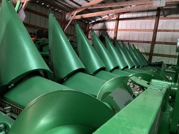 Image of John Deere C12F equipment image 2