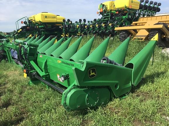 Image of John Deere C12F equipment image 1