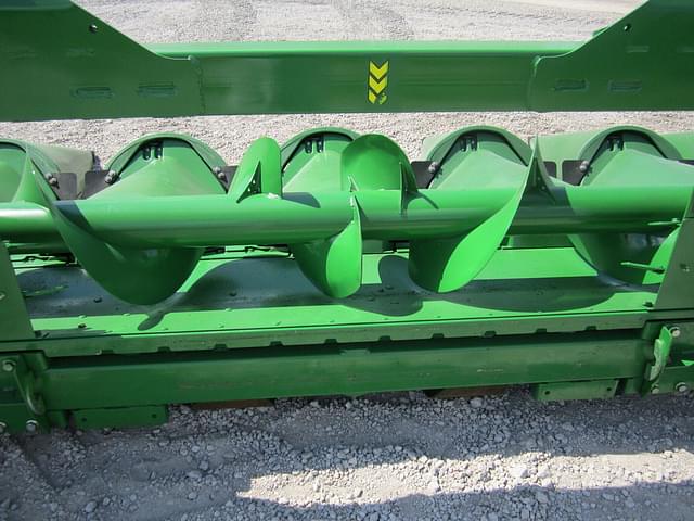 Image of John Deere C12F equipment image 4