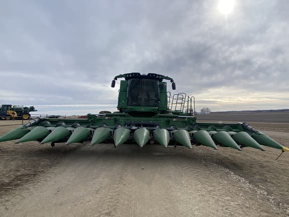 Image of John Deere C12F equipment image 1