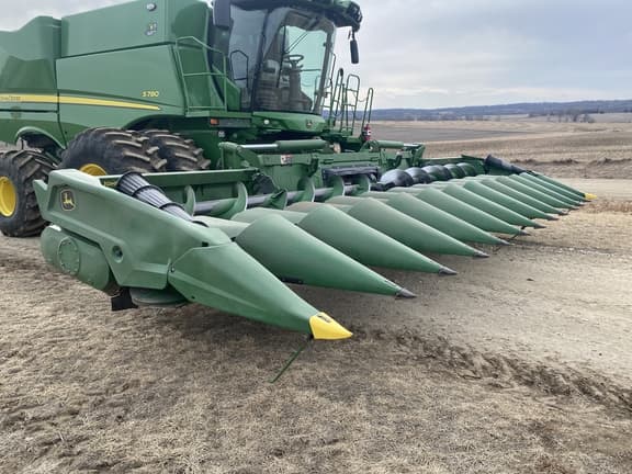 Image of John Deere C12F equipment image 2