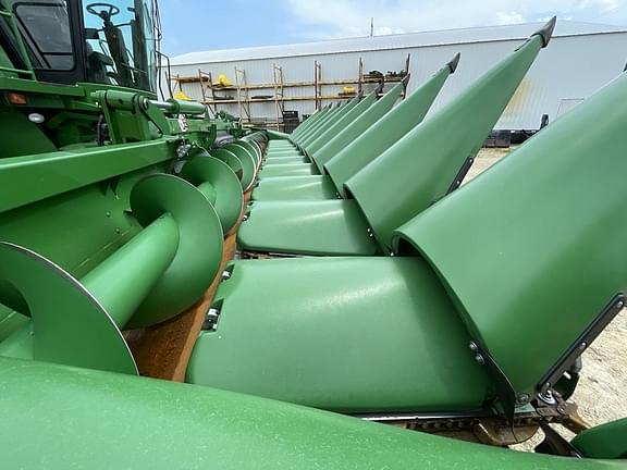 Image of John Deere C12F equipment image 4