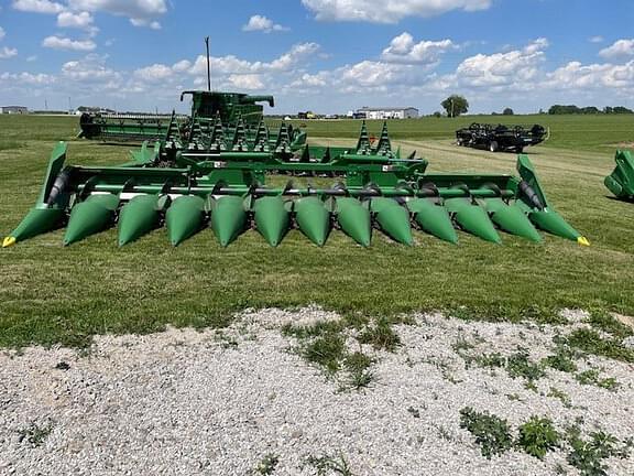 Image of John Deere C12F equipment image 4