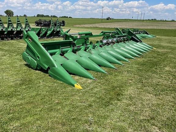 Image of John Deere C12F equipment image 3