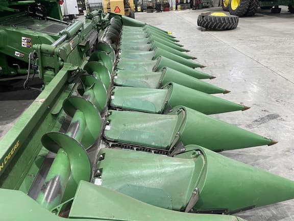 Image of John Deere C12F equipment image 4