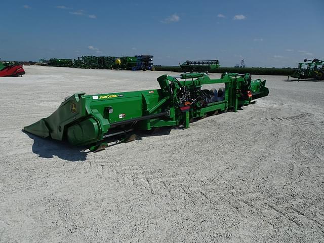 Image of John Deere C12F equipment image 4