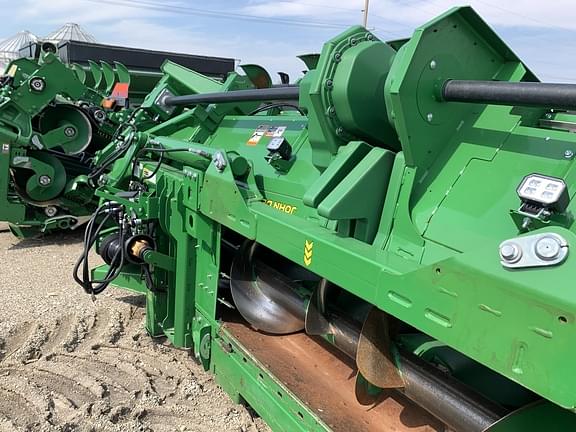 Image of John Deere C12F equipment image 3