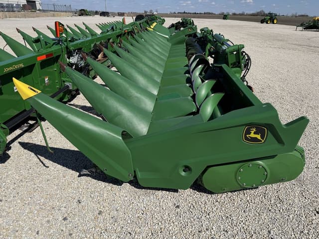 Image of John Deere C12F equipment image 1