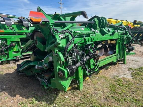 Image of John Deere C12F equipment image 3
