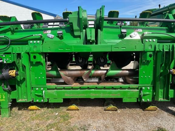 Image of John Deere C12F equipment image 4