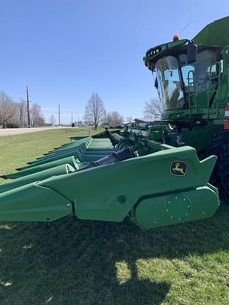 Image of John Deere C12F equipment image 4