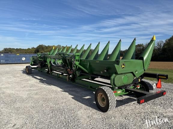 Image of John Deere C12F equipment image 3