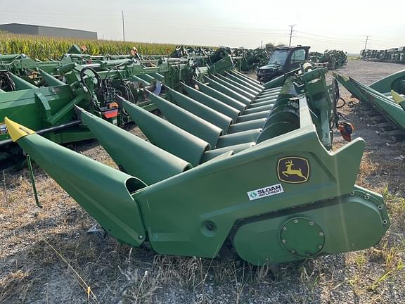 Image of John Deere C12F equipment image 3