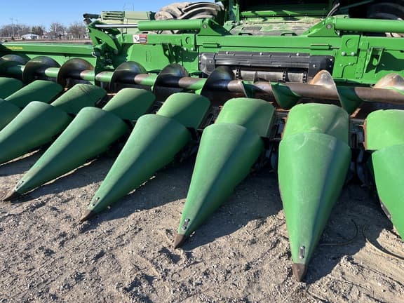 Image of John Deere C12F equipment image 2