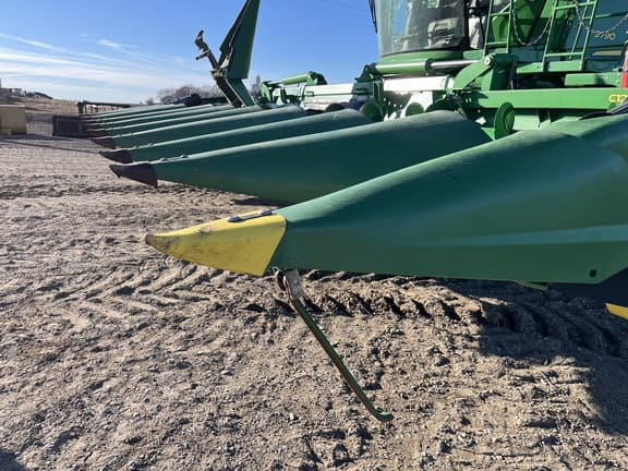 Image of John Deere C12F equipment image 4