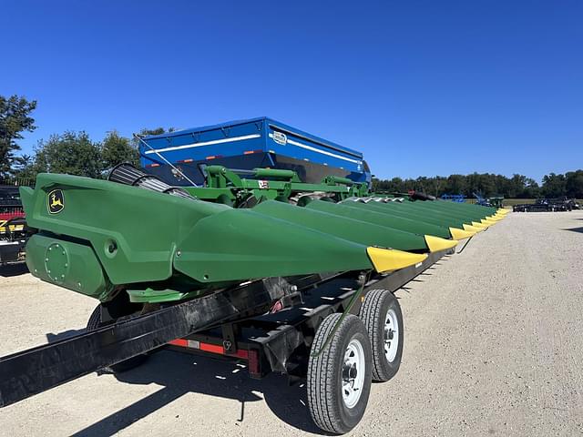 Image of John Deere C12F equipment image 2