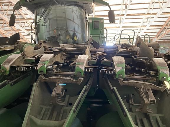 Image of John Deere C12F equipment image 4