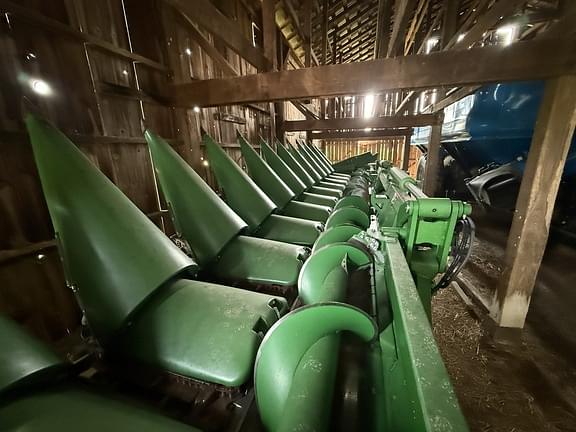 Image of John Deere C12F equipment image 2